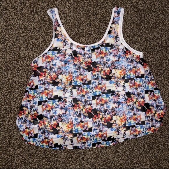 Xhiliration Juniors' Floral Fleur Flowy Top Size XL - Picture 9 of 9